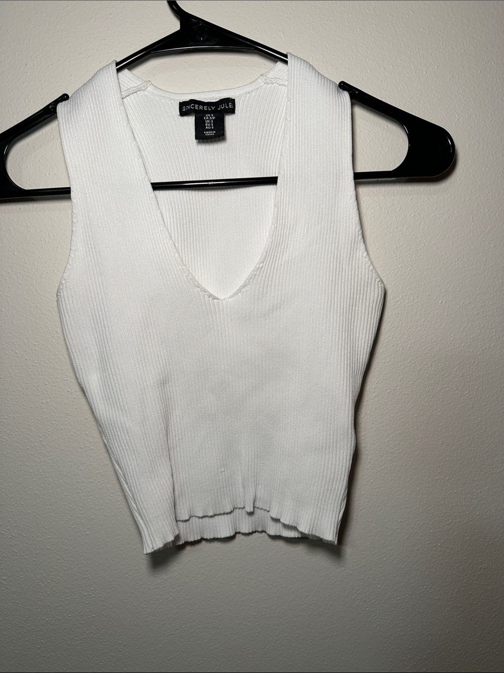 Sincerly Jules White Ribbed V-Neck Cropped Tank